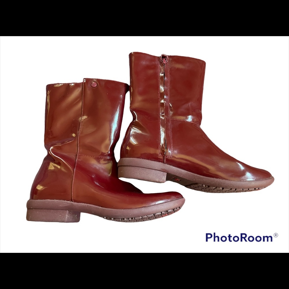 UGG High Gloss Waterproof Rain Boot Size 7